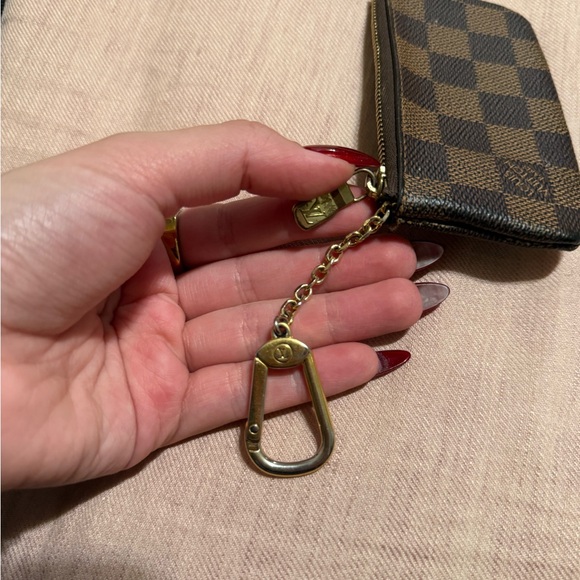Luxury Louis Vuitton Brown Checkered Key Holder with Gold Accents - Picture 3 of 6